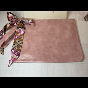 ‎LEATHER OVERSIZED CLUTCH IN PINK